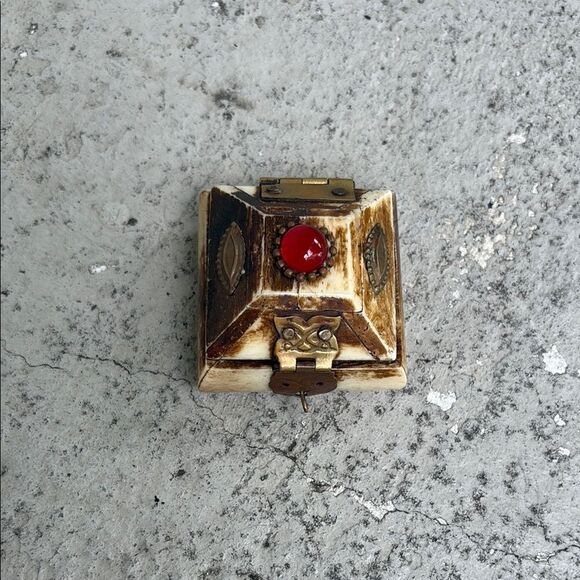 Vintage bone trinket box - Picture 1 of 5